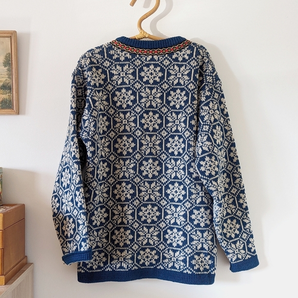 Traditional Norwegian Sweater - Picture 3 of 5